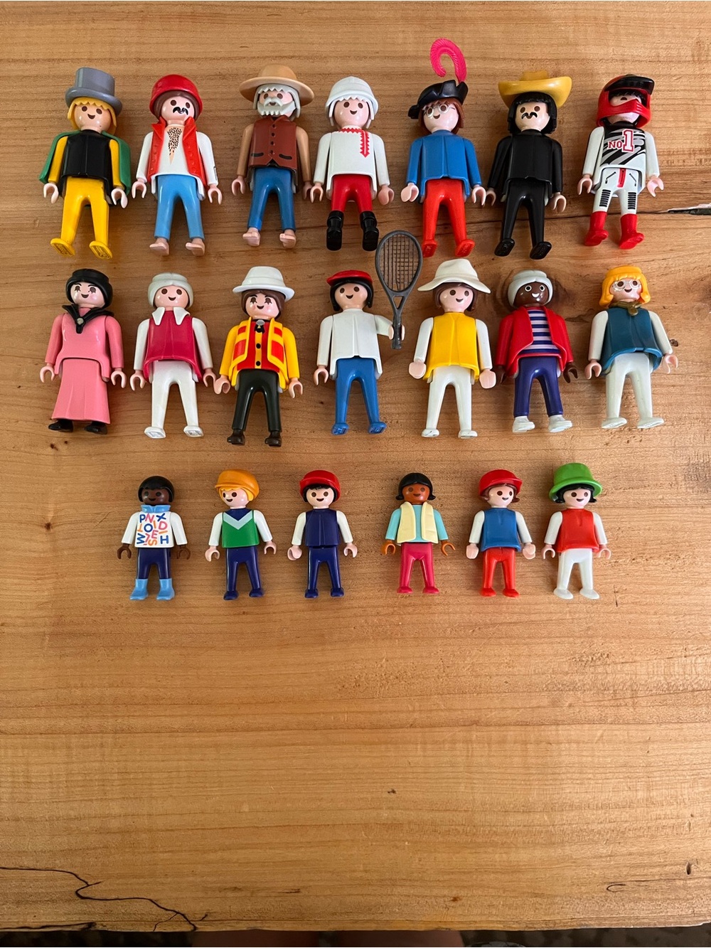 Assorted Play Figures Set - Mixed Colors